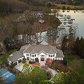 Spacious Lake Norman Home w/ Tennis Court, Firepit & Deck Lion Manor b