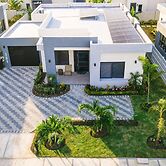 3BR Beachside Retreat Pool Gated Community - Sun House at Llandovery