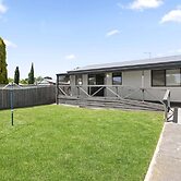 Spacious 2-bedroom With Private Parking Access