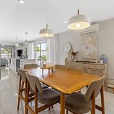 Spacious 4-bed House With Secure Parking