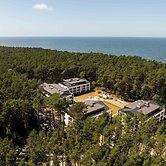 Hidden Coast Apartments - Premium Seaside Apartments with Pool, 2-Minu