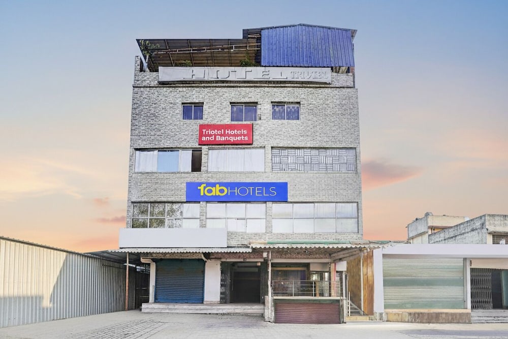 Fabhotel Triotel Inn