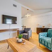 Walk to Campus: Creekside Austin Duplex!