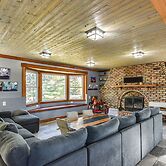 600-sq-ft Deck! Hutchinson Retreat on 5 Acres
