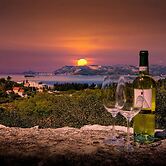 Gustav- Superior sea view