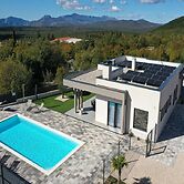 Lovrec Hillside Villa With Pool