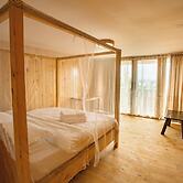 Eagle View Farm & Lake Retreat
