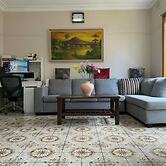 Charming 3 Bedroom Home Longer Stay Discount