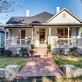 Walk to Broad St! Family Home in Historic District