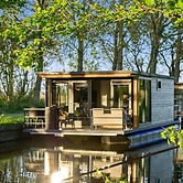 Doeke Sleat Houseboat