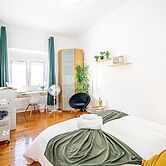 April Square Guesthouse by Lisbon with Sintra