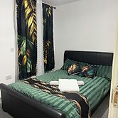 2 Bedroom Luxury Apartment With Balcony