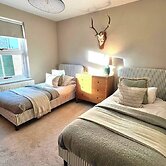 Newly Refurbished Bungalow- Large Garden- Parking