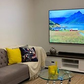 Fresh & Modern 4BR Home 2 x Ensuite Park and Lake Views
