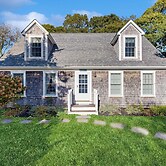 3BR House in Central Location w/ AC, Deck & Yard