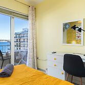 Cosy Apartment with Balcony & Sea Views
