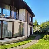 Serene 4-bedroom House Rental in Historic Rīga