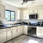 Downtown 1 or 2 Bedroom Stay - Walk to Ferry