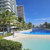 OYO 1143 The Emgrand Azure North