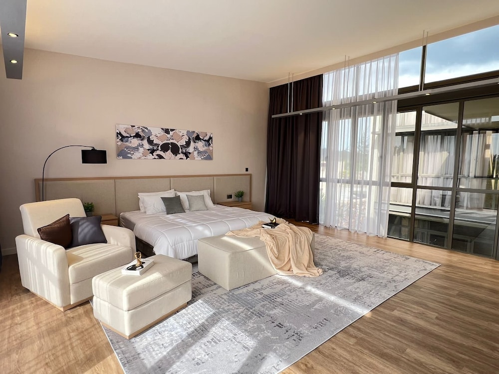 Residence on Opus Bay - Cluny Resorts Villas