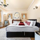 Spacious Home With Private Parking