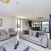 Modern 3bdr Apt at Villaggio - Rooftop Pool & Skybar