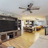 Stylish 3BR Home w/ Patio, W & D