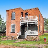4BR Mountain-view Home - Deck, Washer & Dryer
