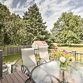 Plymouth House: Walk to Beach & Medicine Lake!