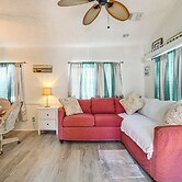 Snowbird Escape w/ Pools! 6 Mi to Dtwn Sarasota
