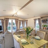 Luxury Family Lodge -sleeps 6 -golf-beach-starlink