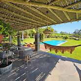 w Spacious 4BR Country House w Pool in Mala