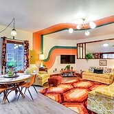 Retro Retreat in Rhododendron! Unique Mt Hood Base
