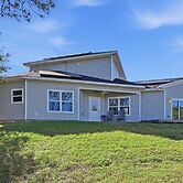 Modern Pine-scented Retreat 30 Mins To Beach! 3 Bedroom Home