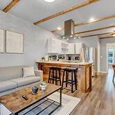 Walk to DT Fast Wifi & Long Stay Ready