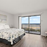 Yellow Sunshine Oceanfront Townhouse, Private Balcony Unit #2