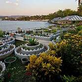 RUSTY ROCK BEACH RESORT & SPA