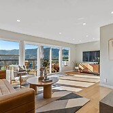 Marbella Lane - Chic Abode w Mountain Skyline