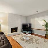 Marbella Lane - 4BR w Gem Pool in Siliconvalley