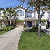 Charming Southern Townhouse W/enclosed Yard & Access to Community Pool