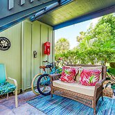Colorful Condo W/shared Pool, Free Wifi, Central A/C - Blocks From the