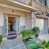 Cozy Island Townhouse W/screened Porch, Shared Pool, & Serene Pond Vie