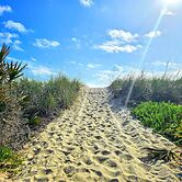 Private House Walk to the Beach & Parks! Large Decks, Family Vacation!