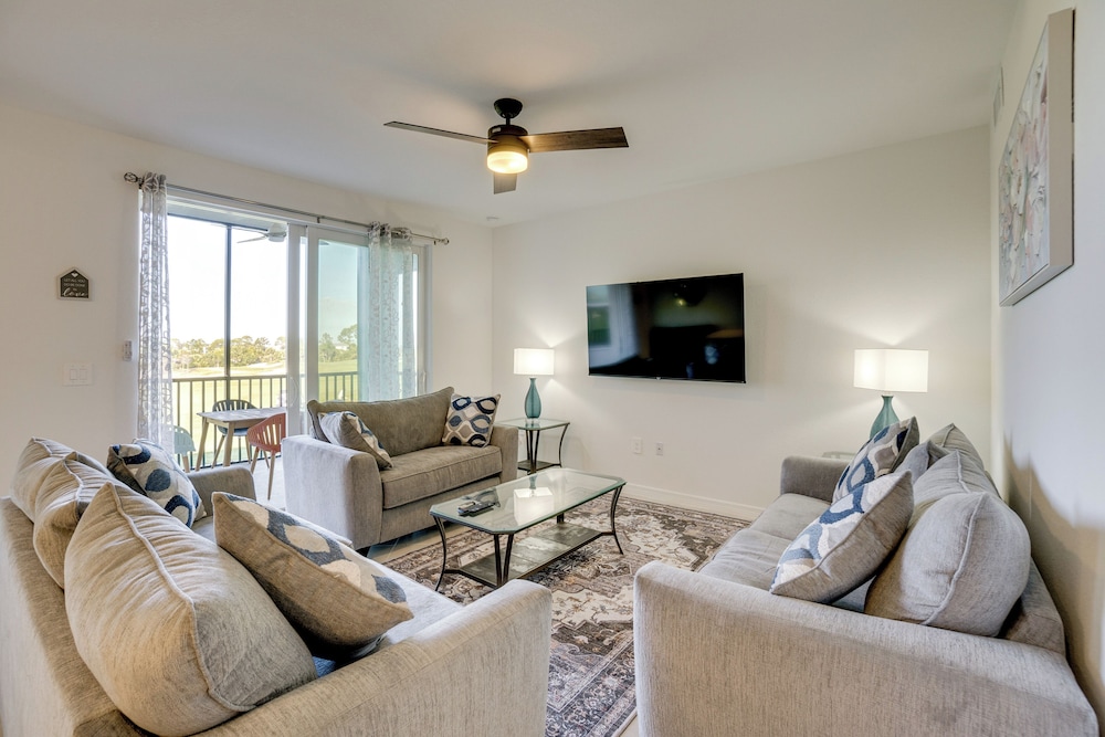 Golfer's Oasis w/ Pool! Venice Condo on 5th Hole