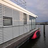 Hausboot Rosi mit Kajak in Ribnitz-damgarten