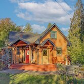 Eclectic Loft-style Cottage: 6 Mi to Downtown Pdx!