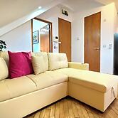 Quiet Top-floor Retreat
