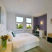 Apt w Garden Oasis in Finchley