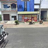 Shiva Family Restaurant Guest House