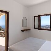 One Bedroom Apartment-sleeps 4 -sea View-parking